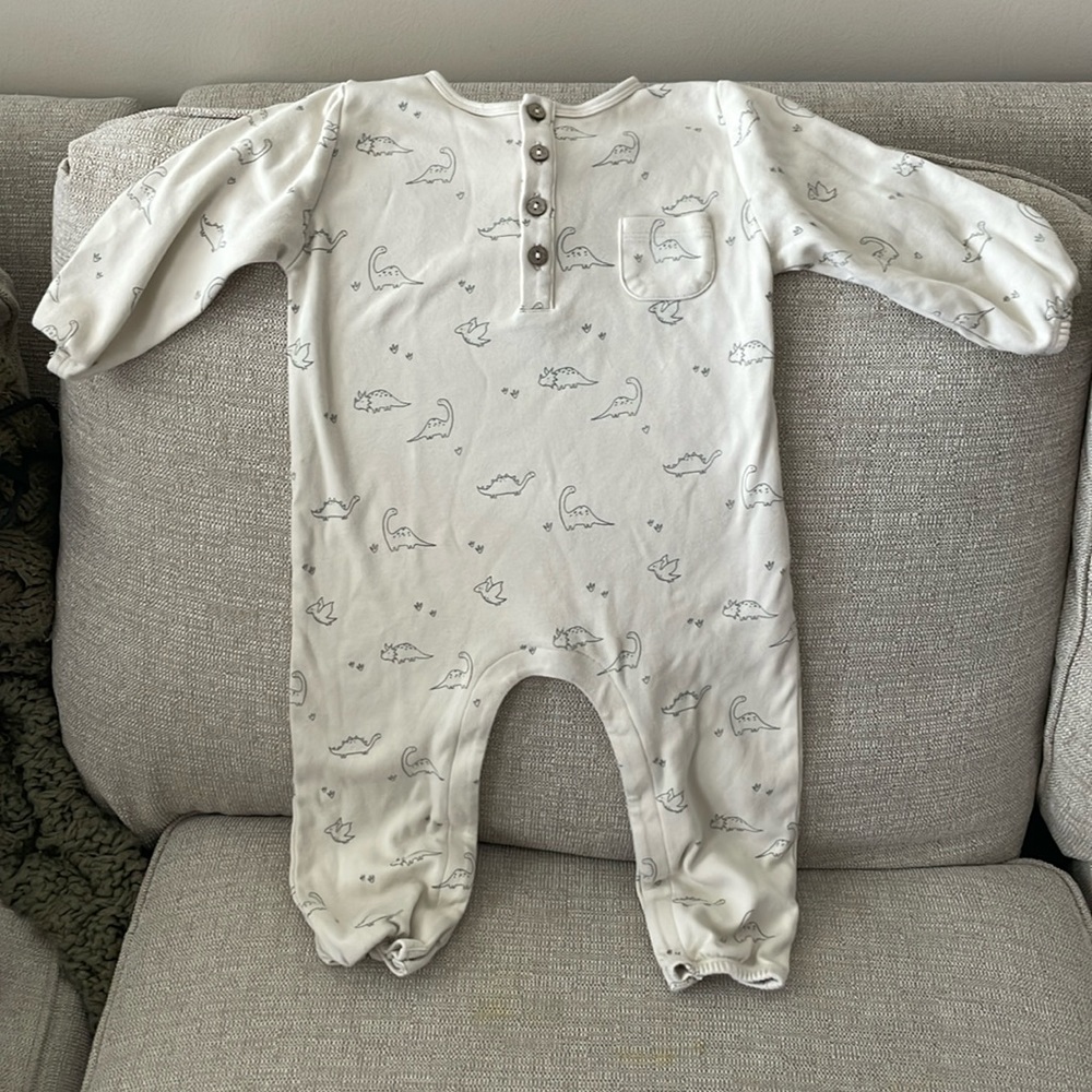 Quincy Mae 18-24m EUC dinosaur snap romper/sleeper with chest pocket
